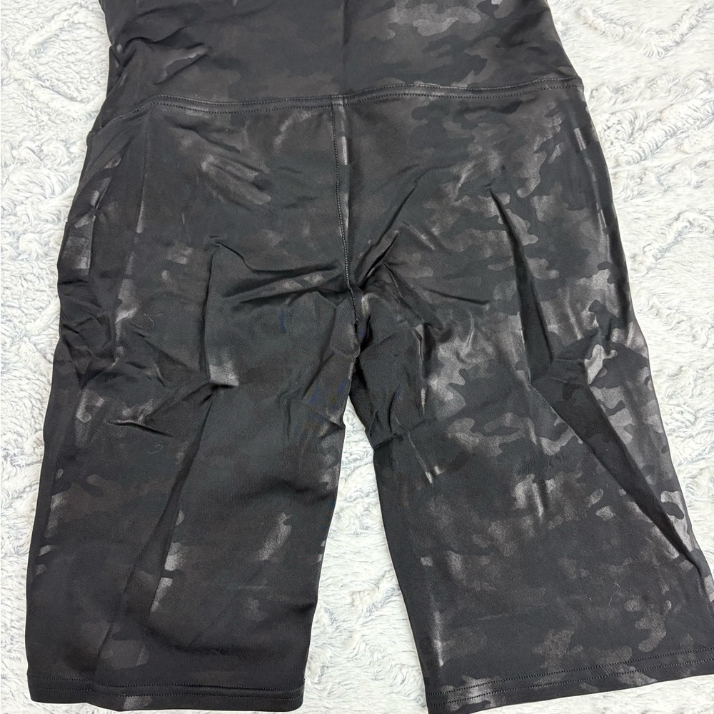 Pair of Spanx 9” Animal print Biker Shorts size Large - Picture 5 of 9
